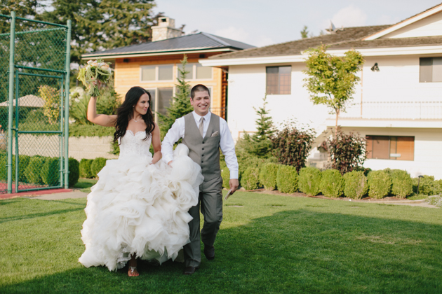 Backyard Abbotsford Farm Wedding Photos 089