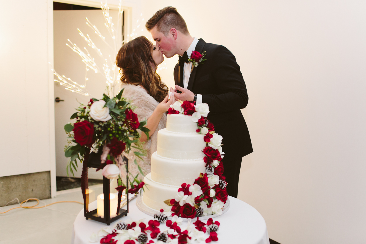 airplane-hangar-wedding-photos-0108