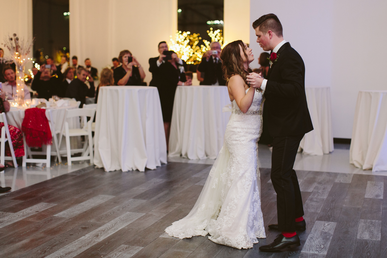 airplane-hangar-wedding-photos-0111