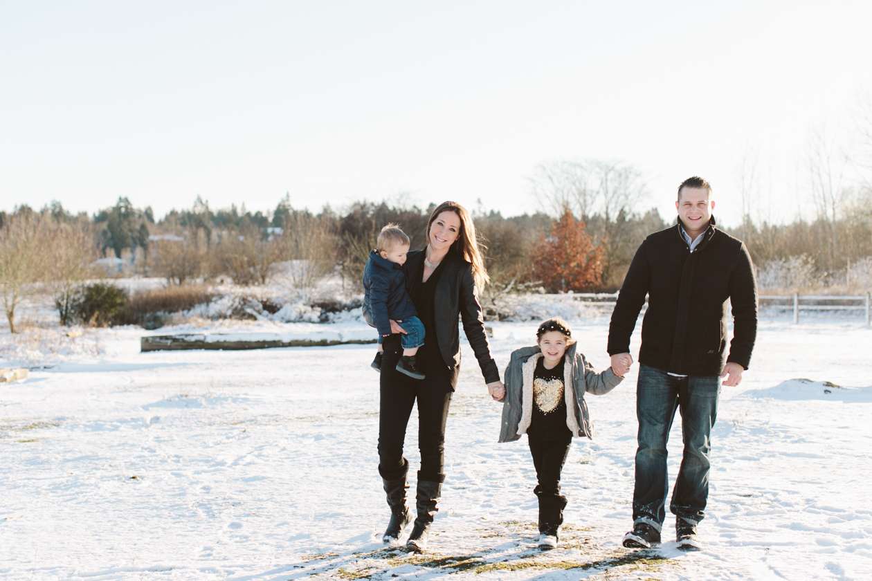 winter snow family photos vancouver