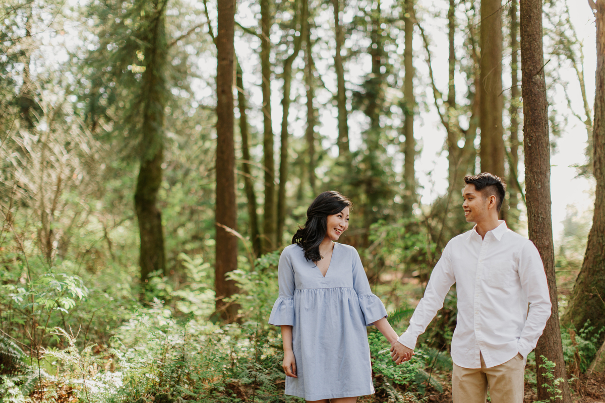 Stanley Park Engagement Photos
