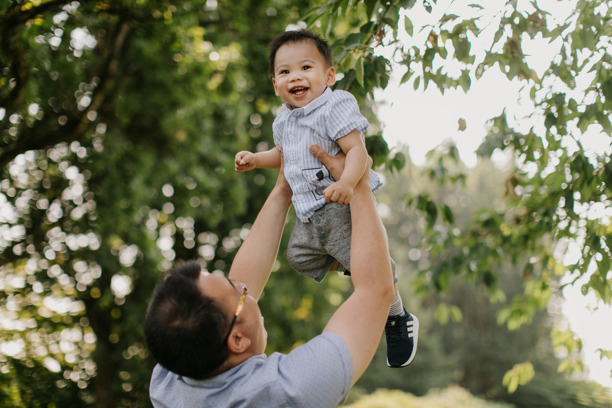 family photos at queen elizabeth park in vancouver