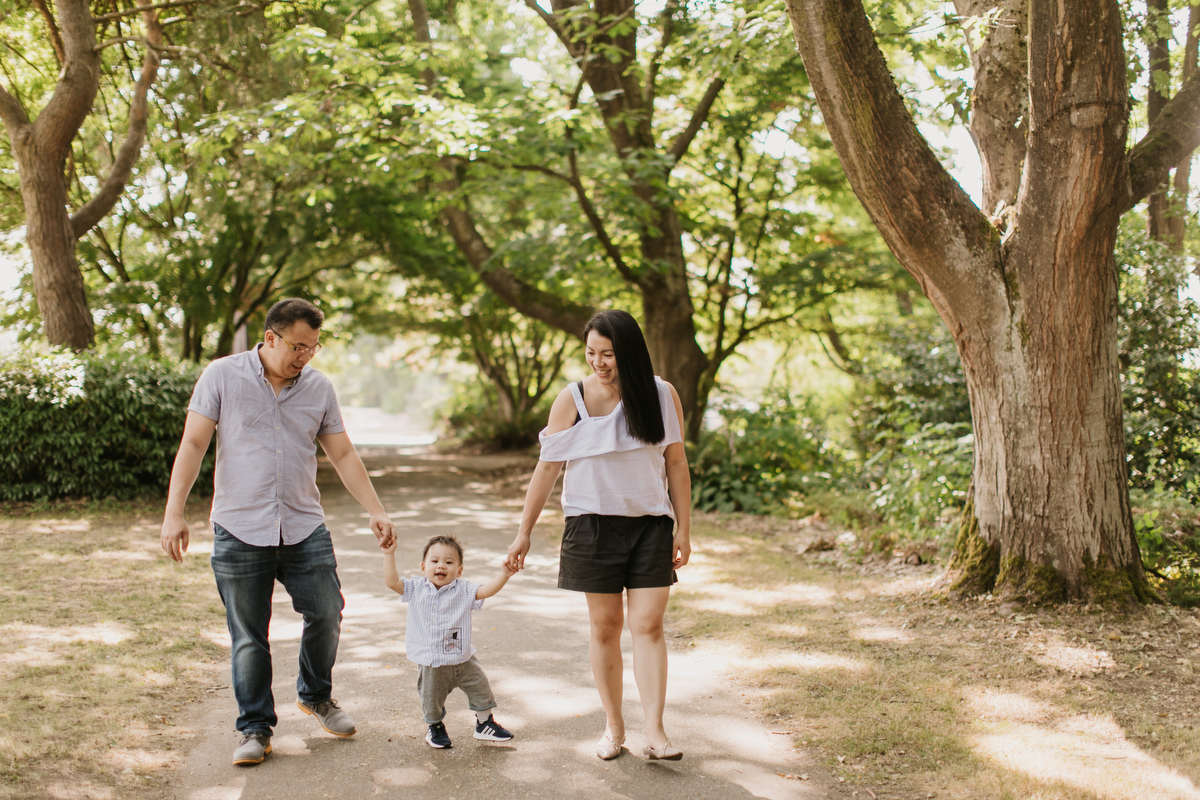 family photos at queen elizabeth park in vancouver