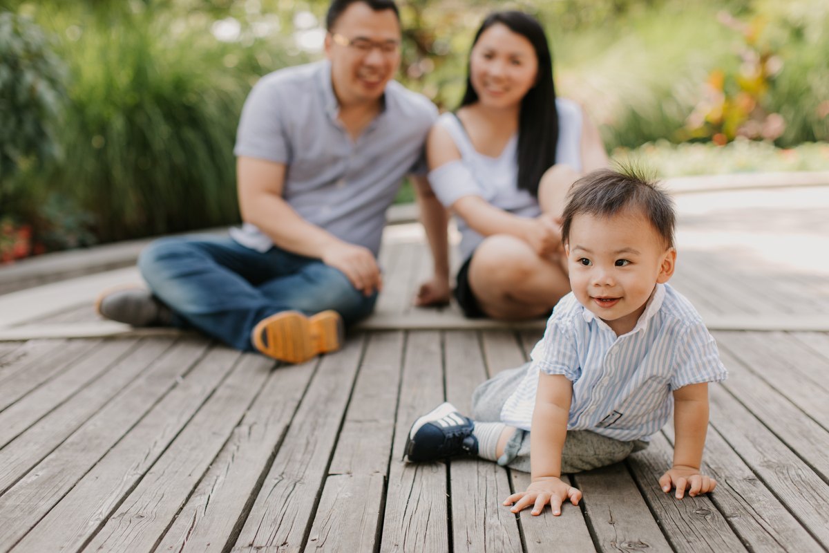 family photos at queen elizabeth park in vancouver