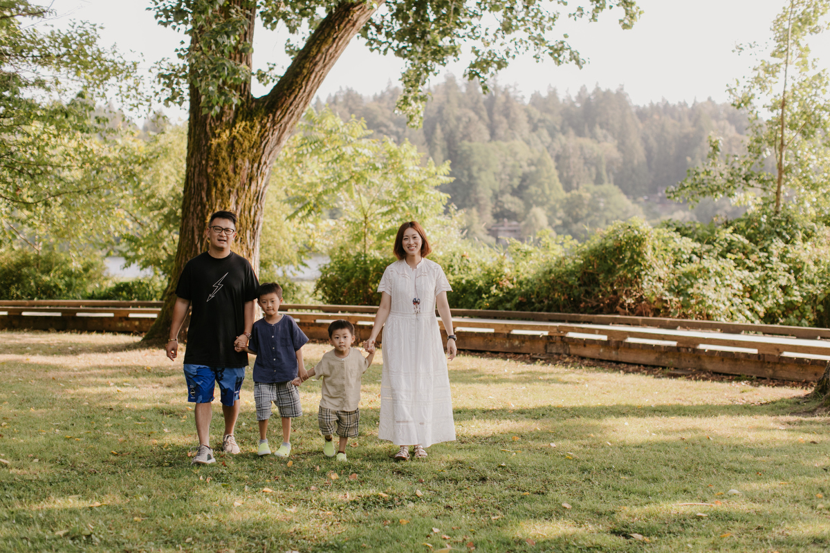 deer lake park family photos in vancouver