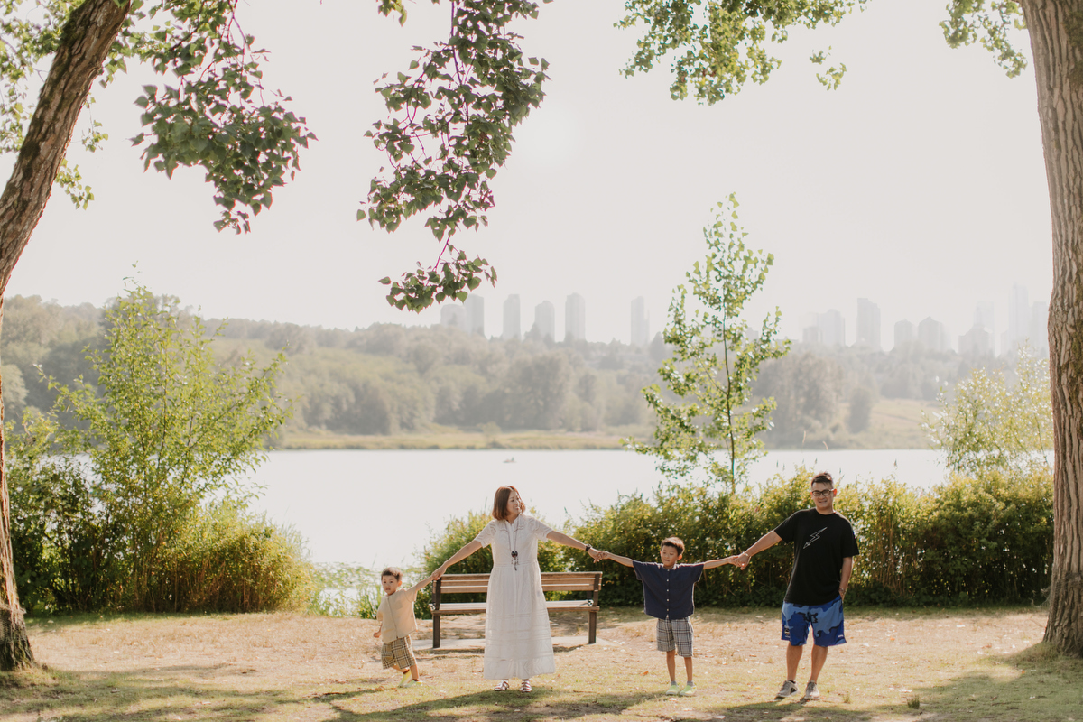 deer lake park family photos in vancouver