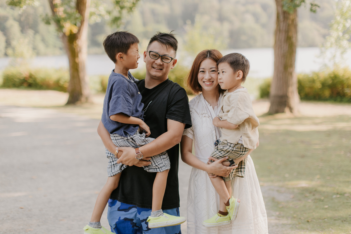 deer lake park family photos in vancouver