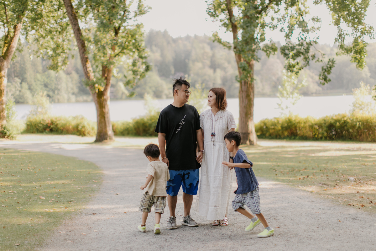 deer lake park family photos in vancouver