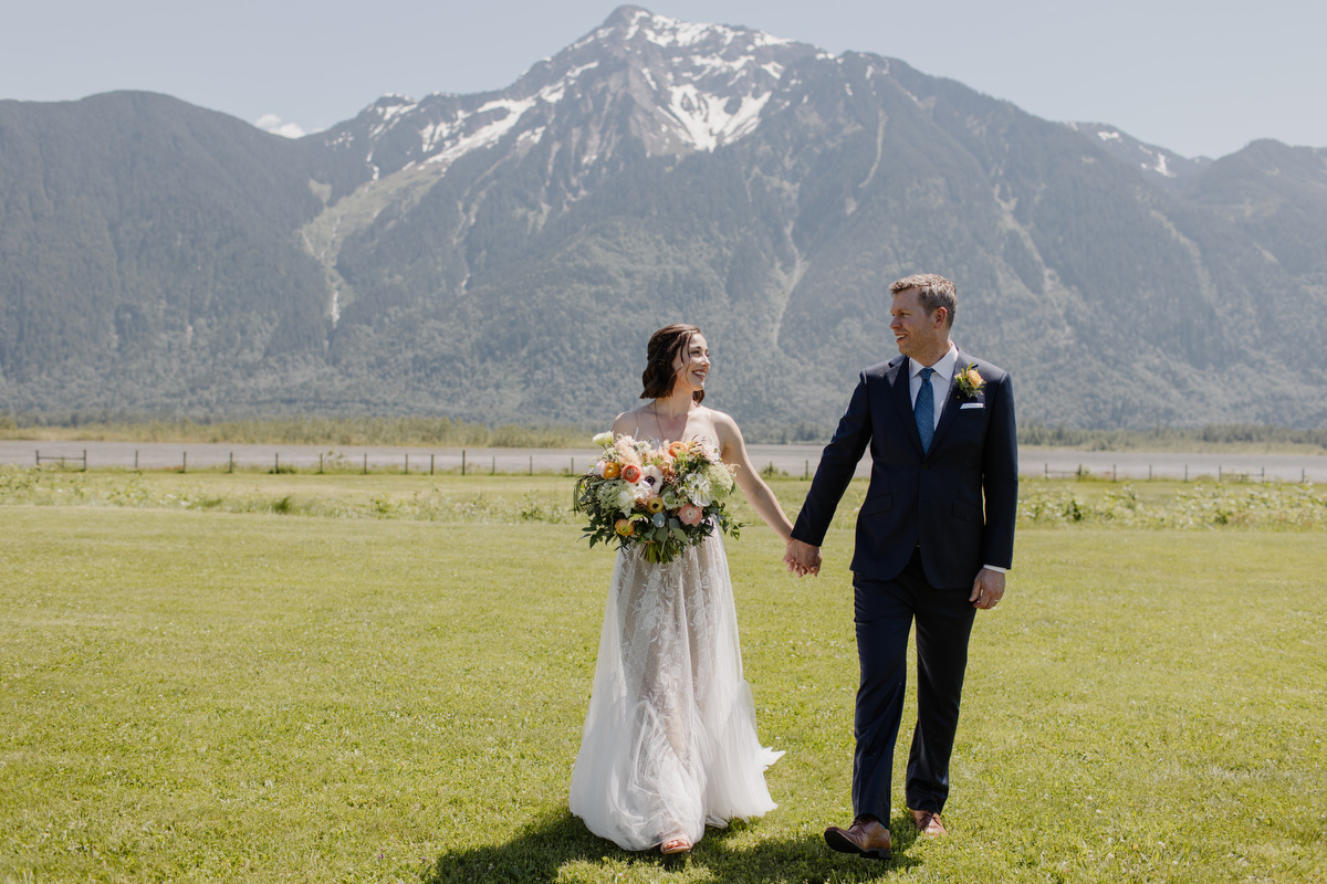 Fraser River Lodge Wedding Photos