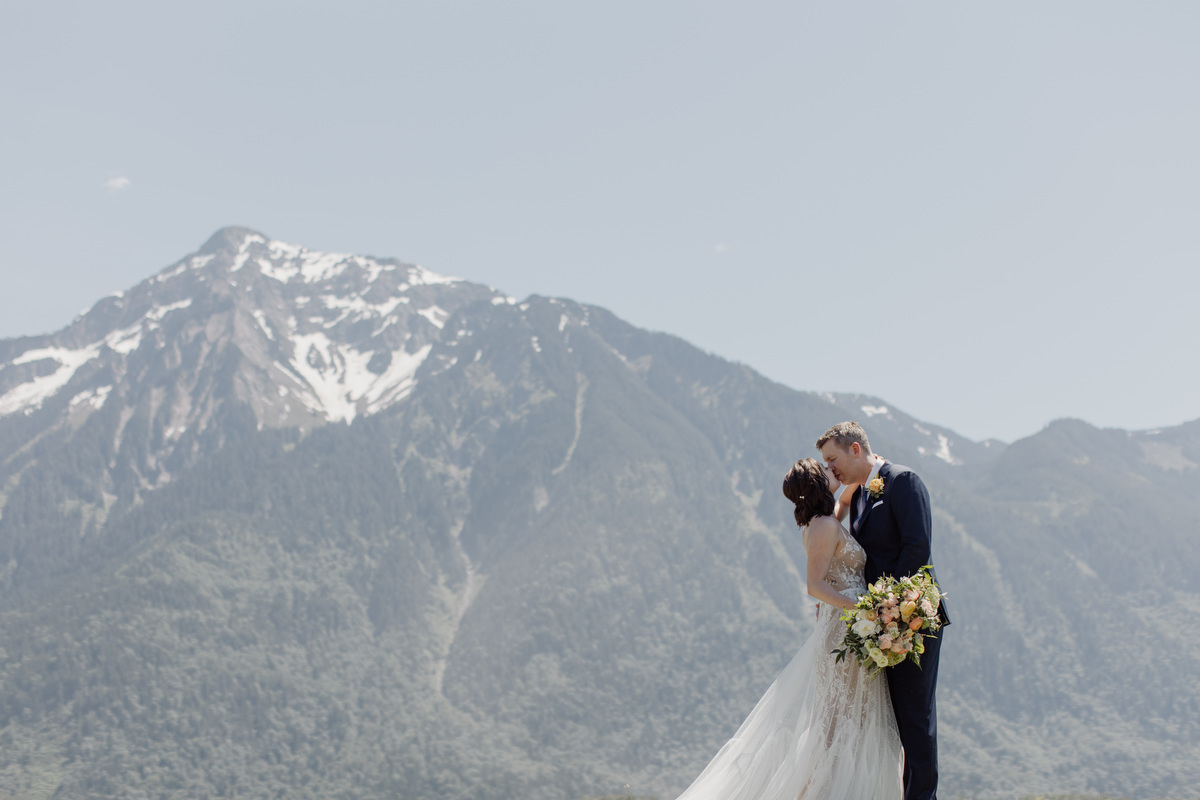 Fraser River Lodge Wedding Photos